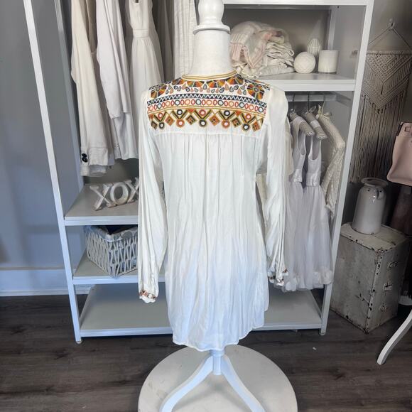 Johnny Was White Blouse with Multicolor Embroidery - Picture 3 of 13